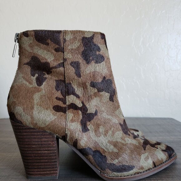 Lucky Brand Adalan Calfhair Bootie Camo Green Women's 9 Pointed Toe Ankle Boots - Picture 1 of 12